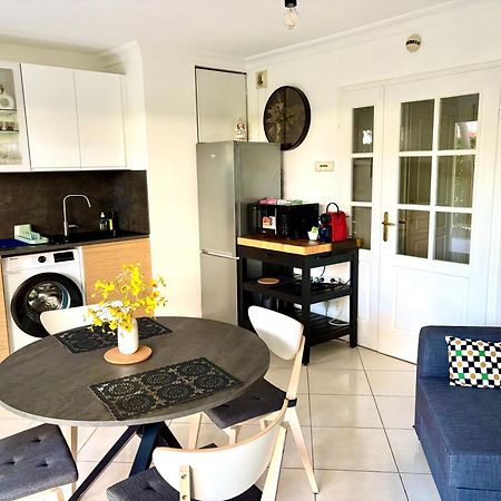 Beachside Apartment With Pool & Garden In Juan Les Pins Antibes Exteriör bild