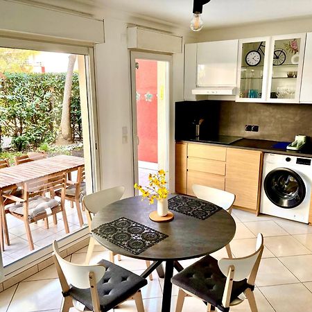 Beachside Apartment With Pool & Garden In Juan Les Pins Antibes Exteriör bild