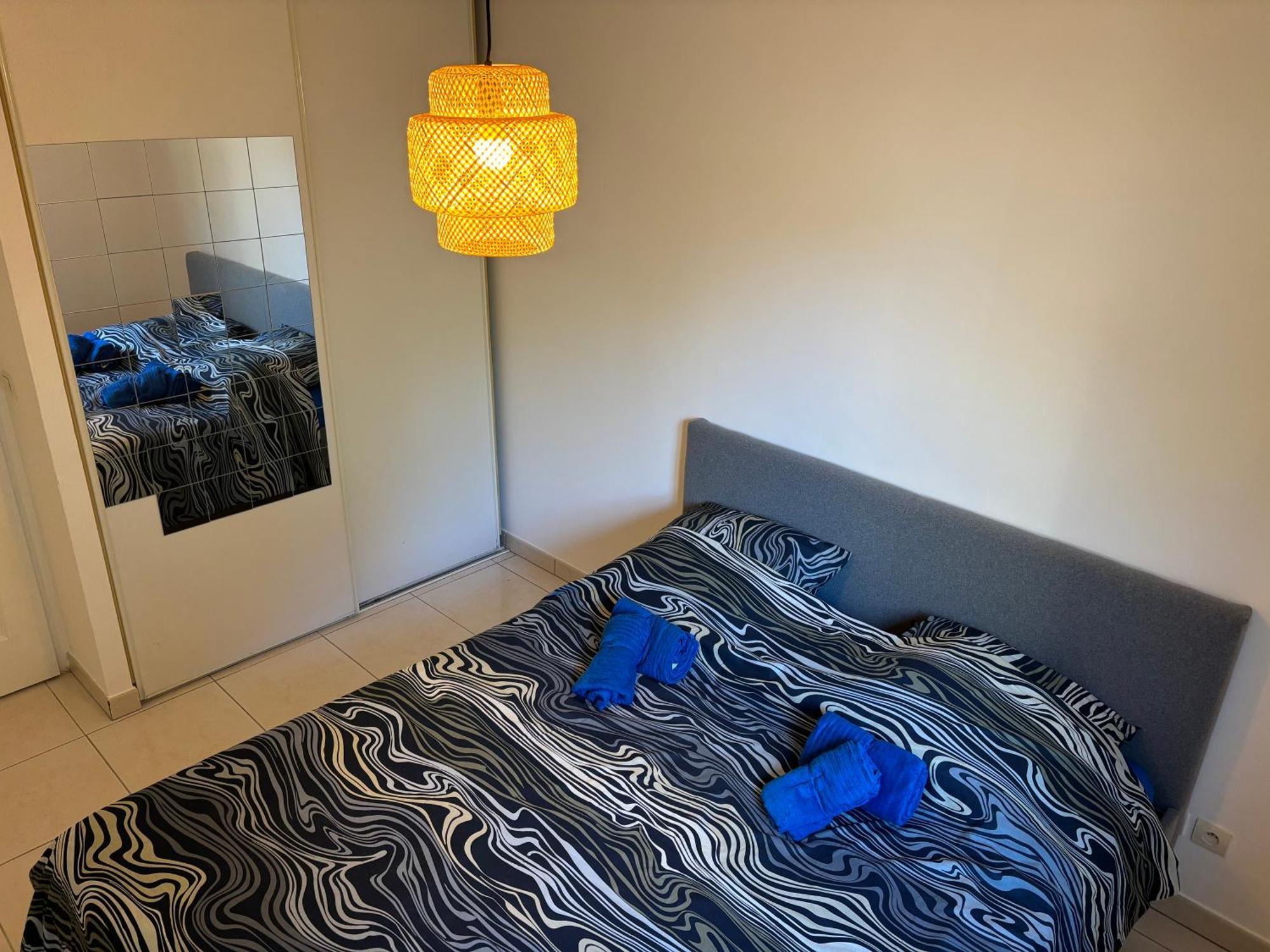 Beachside Apartment With Pool & Garden In Juan Les Pins Antibes Exteriör bild