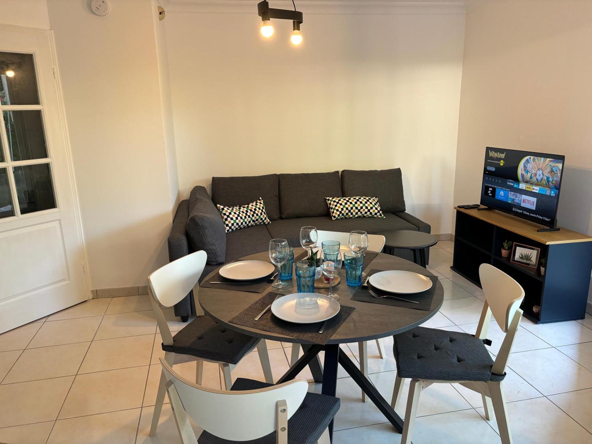 Beachside Apartment With Pool & Garden In Juan Les Pins Antibes Exteriör bild
