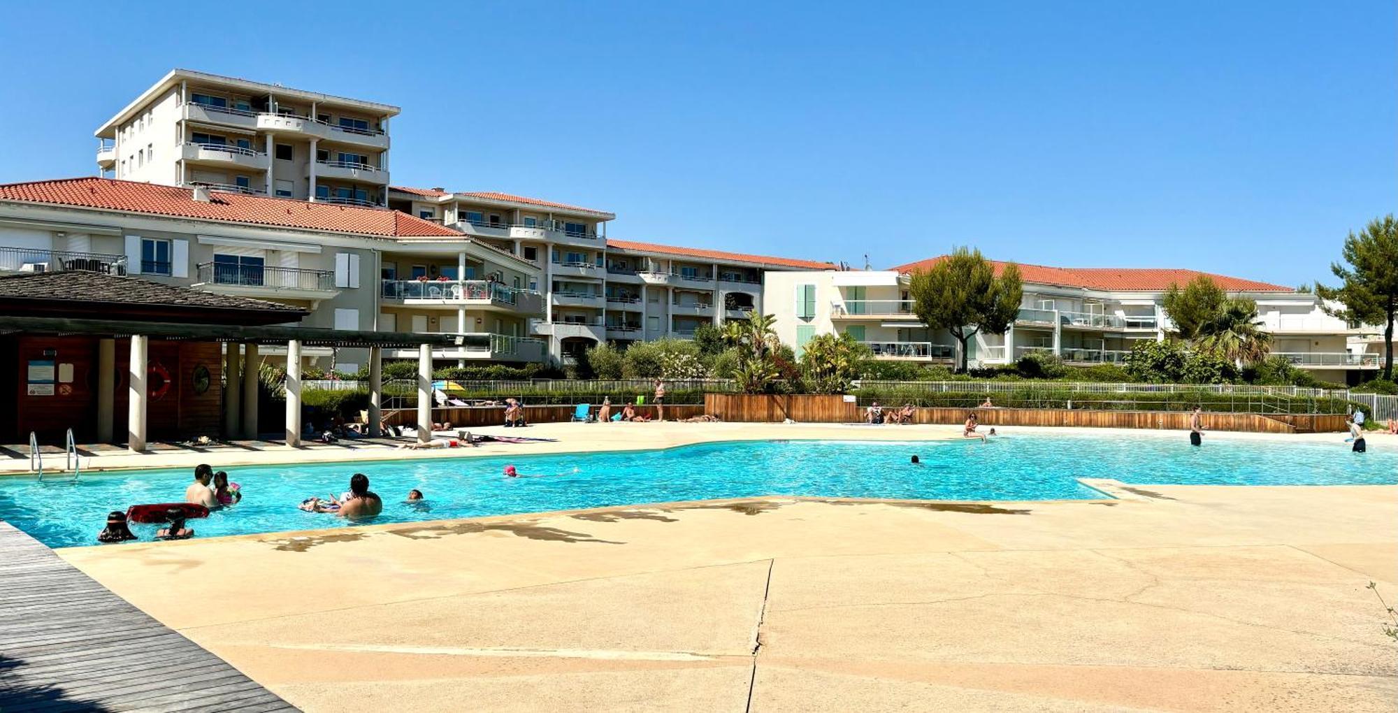 Beachside Apartment With Pool & Garden In Juan Les Pins Antibes Exteriör bild