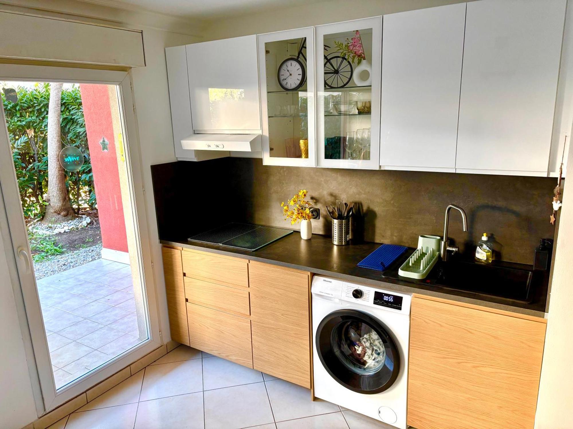 Beachside Apartment With Pool & Garden In Juan Les Pins Antibes Exteriör bild