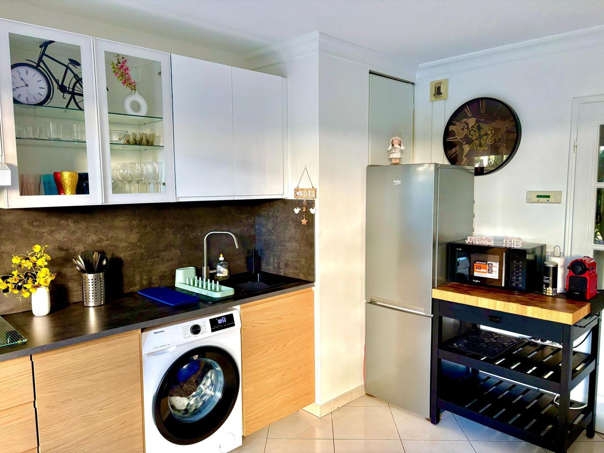 Beachside Apartment With Pool & Garden In Juan Les Pins Antibes Exteriör bild