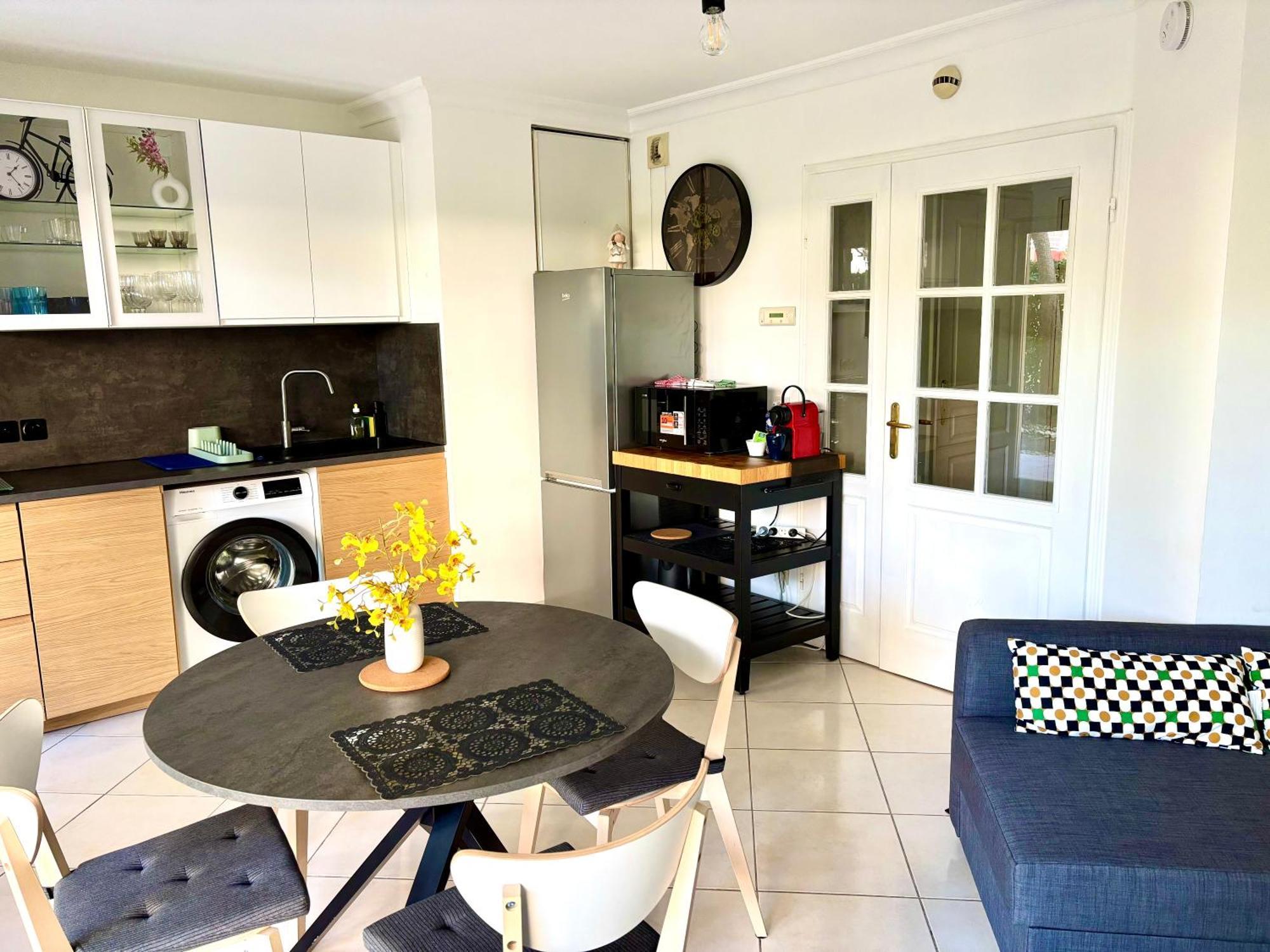 Beachside Apartment With Pool & Garden In Juan Les Pins Antibes Exteriör bild